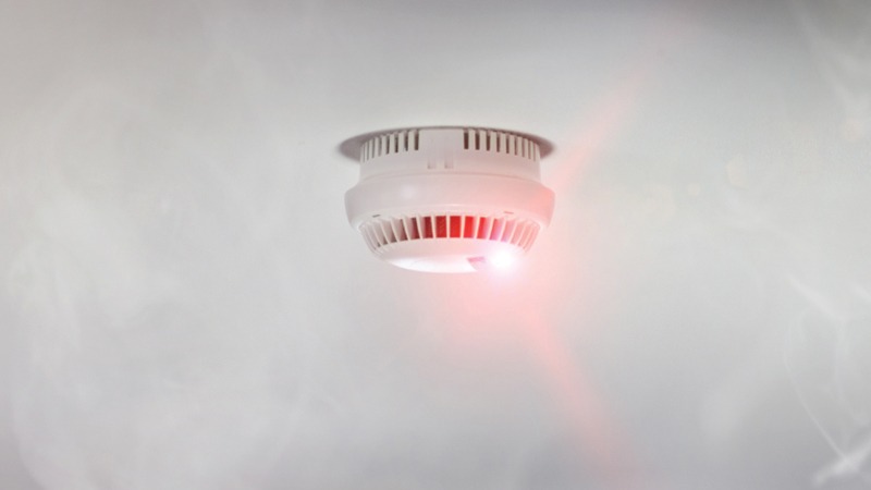 Thiết bị PCCC hiện nay không thể thiếu đầu báo khói hiện đại trong mọi công trình xây dựng