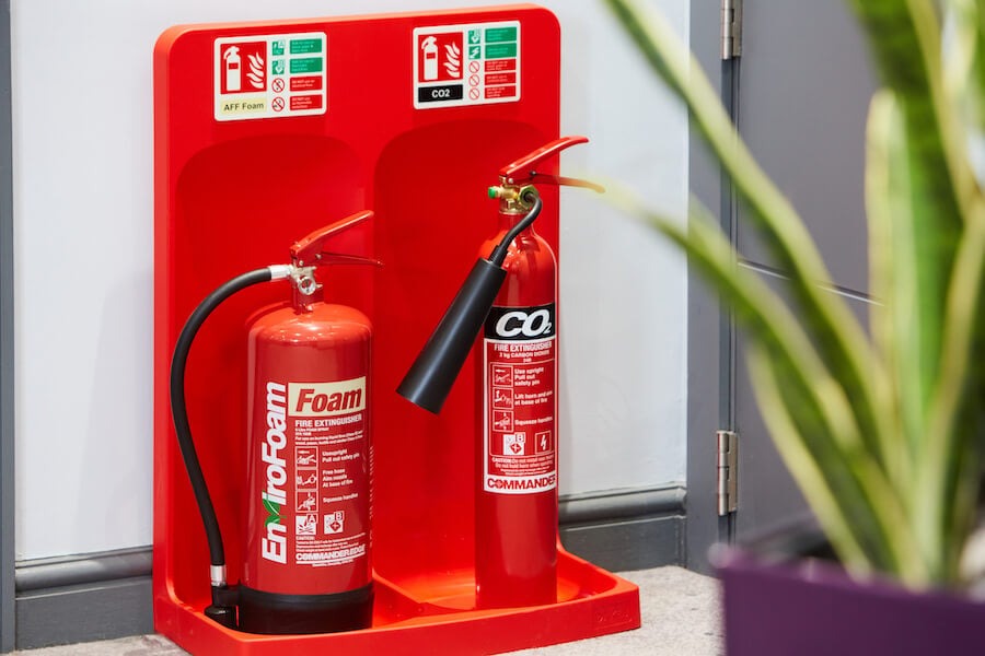 Bình chữa cháy xách tay là thiết bị quen thuộc trong hệ thống phòng cháy chữa cháy