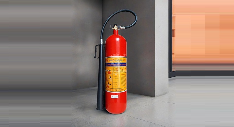 Bình chữa cháy CO2 là thiết bị PCCC quan trọng, đặc biệt phù hợp với điện và máy móc.
