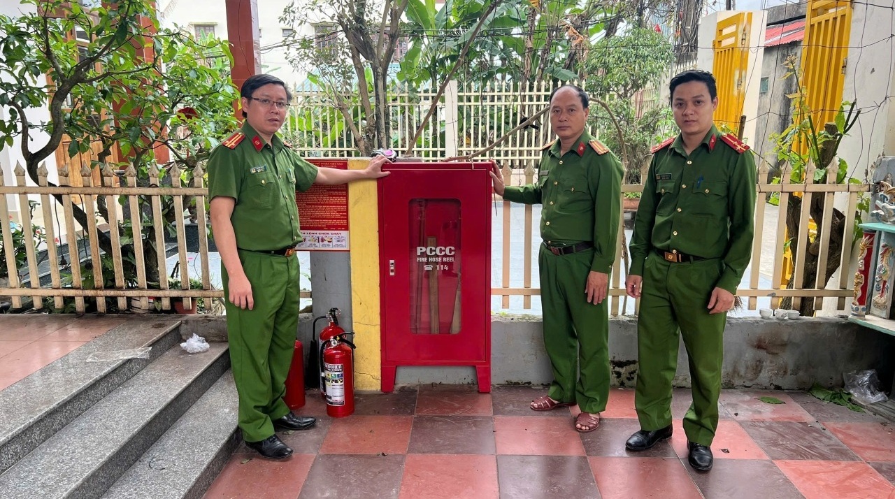 Tủ chữa cháy, họng nước và trụ cứu hỏa là ba thiết bị rất phổ biến trong hệ thống PCCC