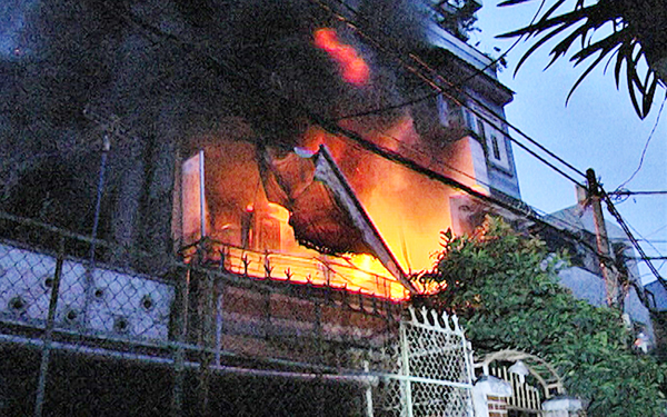 Cháy nhà dân tại phường Cầu Kho